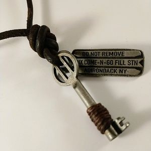 Abercrombie Adjustable Length Necklace w/Pendant